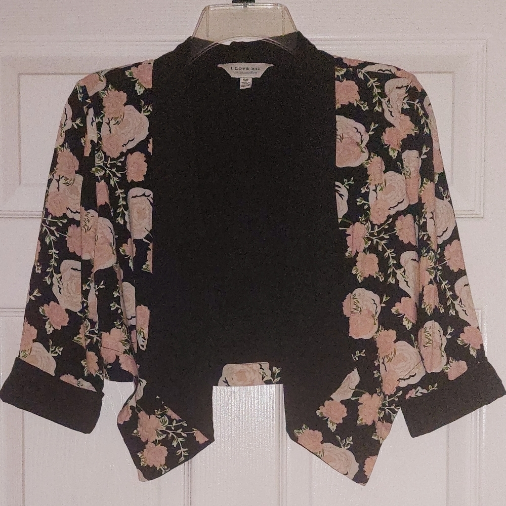 I love H-81 Beautiful Floral Blazer black & light pink peachy color Size S/P
